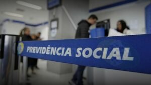 Descubra como receber benefício do INSS de uma pessoa falecida, incluindo pensão por morte, valores residuais e outros direitos.